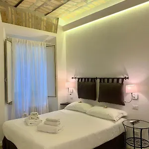 https://luxury-rooms-near-colosseum.it-romehotels.com