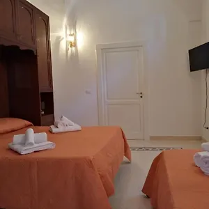 https://dimora-storica-le-perle.lecce-hotels.com